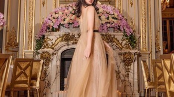 Belum lama ini, dia tampil dalam ajang fashion bergengsi di Paris, yaitu Le Bal Debutante. Foto: Instagram