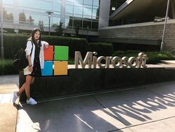 Gaya Jetset si Cantik Putri Pendiri Huawei