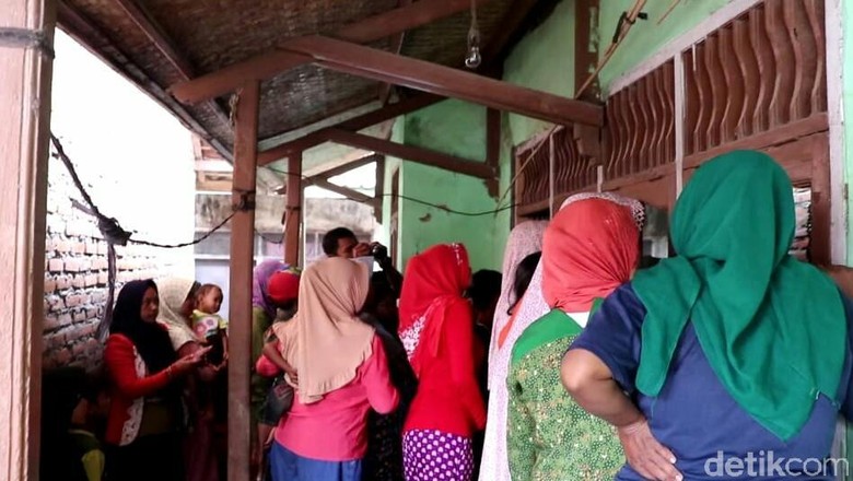 Pulang Kampung, Irawan Korban Selamat KKB Papua Disambut Tetangga Pulang Kampung, Irawan Korban Selamat KKB Papua Disambut Tetangga