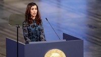 Nadia Murad dikenal usai dirinya berani berbicara pengalamannya saat menjadi budak seks ISIS. Sang penyintas kekerasan seksual itu pun meraih nobel perdamaian.