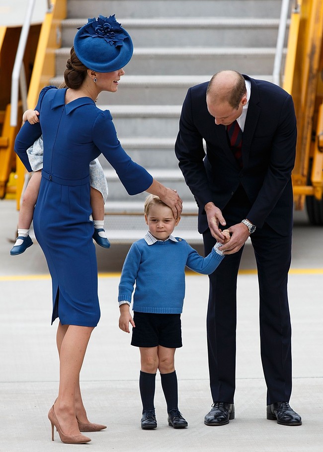 Dilansir dari Daily Mail, keluarga kerajaan Inggris memang memiliki peraturan ketat soal fashion termasuk sepatu.  Foto: Getty Images