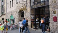 Namanya The Museum of Childhood. Museum ini berada di  42 High St, Edinburgh, Skotlandia. Tidak jauh dari Kota Tua Edinburgh. (Museum of Childhood, Edinburgh/Facebook)