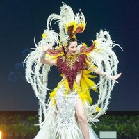 Inilah penampilan Puteri Indonesia 2018 Sonia Fergina Citra saat sesi penjurian Miss Universe 2018. Sonia memakai kostum nasional yang dirancang oleh Dynand Fariz dari Jember Fashion Carnaval. Foto: Foto: Amorn Pitayanant & Patrick Parather ( HO/Miss Universe Organization)