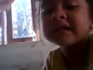 Bocah Ini Nyanyi Lagu Makan Daging Anjing Dengan Sayur Kol