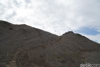 Perbukitan menuju puncak (Shinta/detikTravel)