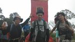 Foto: Liburan Naik Gunung Burangrang