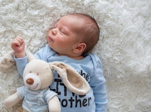 5 Cara Menyembuhkan Jerawat Bayi Agar Tidak Beruntusan