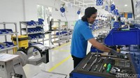 Selain itu, dengan perakitan dalam negeri akan memangkas banyak biaya sehingga mampu menawarkan harga kendaraan yang lebih bersaing.