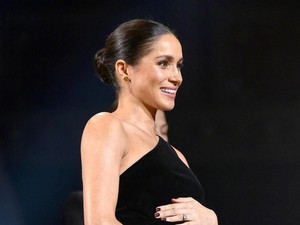 Selalu Pegang Perut Hamilnya, Meghan Markle Dinyinyirin Netizen