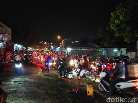Lalu lintas terpantau macet saat proses evakuasi dilakukan