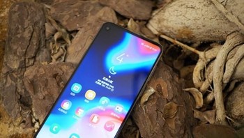 Galaxy A8s diperkenalkan di China. Foto: galaxyclub
