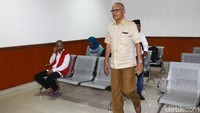 Arief memasuki ruang sidang Pengadilan Negeri Jakarta Barat untuk menjalani sidang vonis, Selasa (11/12/2018).