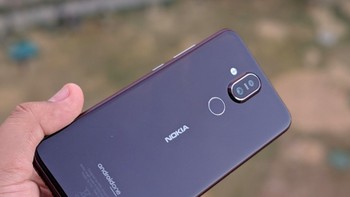 Kamera ganda disematkan dibagian belakangnya. HMD menggunakan sensor Sony IMX363 berukuran 12 MP dengan aperture f/1.8 di kamera utamanya. Sementara kamera kedua mengusung lensa ZEISS berukuran 13 MP dengan aperture f/2.2.  Foto: Firstpost