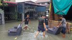 Banjir Landa Pekanbaru, Warga Dievakuasi