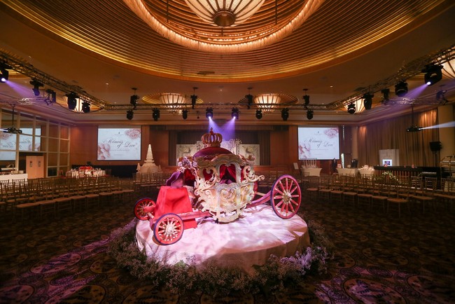 Ruang ballroom begitu mewah dengan luas sekitar 1.090 meter persegi, dan bisa memuat 1.200 tamu undangan. Foto: The Ritz-Carlton Millenia Singapura