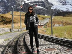 Gaya Jetset si Cantik Putri Pendiri Huawei