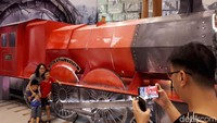 Yang pasti jadi incaran traveler untuk berfoto-foto, tentu saja Kereta Hogwarts (Afif Farhan/detikTravel)