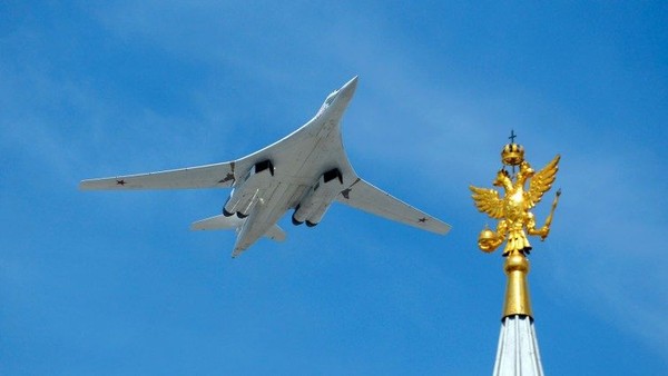 Tupolev Tu-160. Berat kosong: 110.000 kilogram. Panjang: 54,10 meter. Lebar sayap: 55,70 meter. Penerbangan pertama: 1981 (Foto: CNN) Tupolev Tu-160. Berat kosong: 110.000 kilogram. Panjang: 54,10 meter. Lebar sayap: 55,70 meter. Penerbangan pertama: 1981 (Foto: CNN)