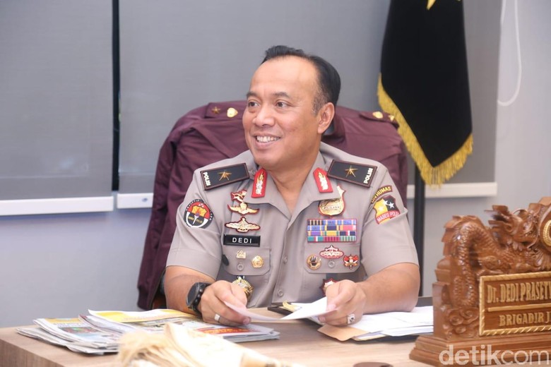 Ustaz Jafar Tersangka Perusakan Rumah, 2 Buah Samurai Diamankan Ustaz Jafar Tersangka Perusakan Rumah, 2 Buah Samurai Diamankan