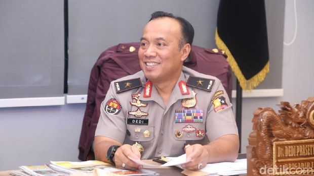 Detik-detik Perusak Baliho Demokrat Beraksi Hingga Dipergoki Warga
