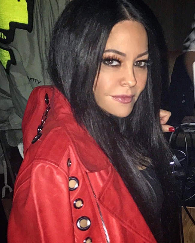 Setelah dekat dengan Paris, kehidupan Allison berubah lebih glamour. Dia dikontrak membintangi reality show berjudul The Club pada 2004. Foto: Instagram (@ theallisonmelnick)