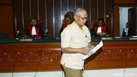 Arief divonis bersalah dengan pidana 4 bulan penjara dengan masa percobaan selama 8 bulan. Selain itu, dia didenda Rp 10 juta.