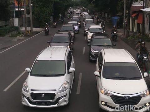 Ratusan Driver Ojol di Surabaya Geruduk Kantor Dua Aplikator
