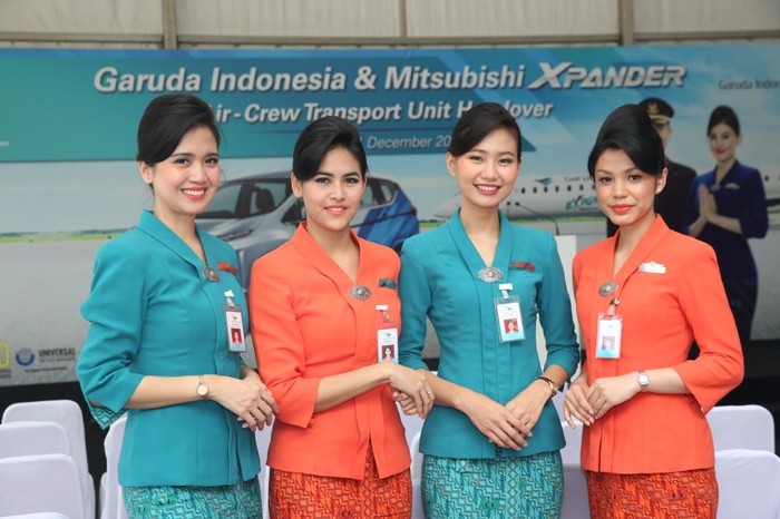 Senyum Pramugari Garuda dan Mobil Barunya