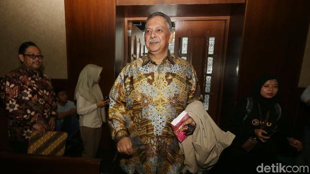 Eni Saragih Sebut Dirut PLN Sofyan Basir Minta Fee Sama Rata