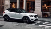 Volvo dengan mobil SUV XC40 mengalahkan mobil Toyota Corolla Sport dalam penghargaan Japan Car of the Year. Foto: Volvo
