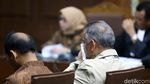 Bersaksi Dalam Perkara PLTU Riau-1, Bos PLN Tenteng Tisu