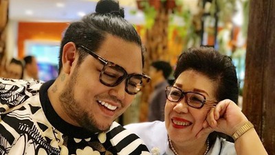 Manjanya Ivan Gunawan dengan Sang Bunda Manjanya Ivan Gunawan dengan Sang Bunda