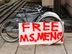 Kami Cinta Kamu di Luar Sidang Bos Huawei Meng Wanzhou