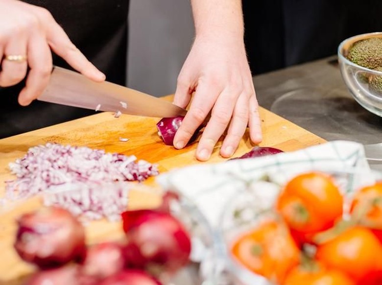 5 Mitos Dapur yang Dipercayai Ibu, Kamu Pernah Coba? 5 Mitos Dapur yang Dipercayai Ibu, Kamu Pernah Coba?