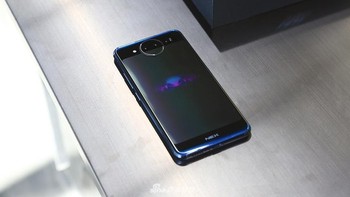 Kamera kedua punya ukuran 2 MP dengan aperture f/1.8 untuk sensor kedalaman saat digunakan memotret portrait.  Foto: Sina Mobile