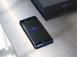 Penampakan Keren Ponsel Dua Layar Vivo