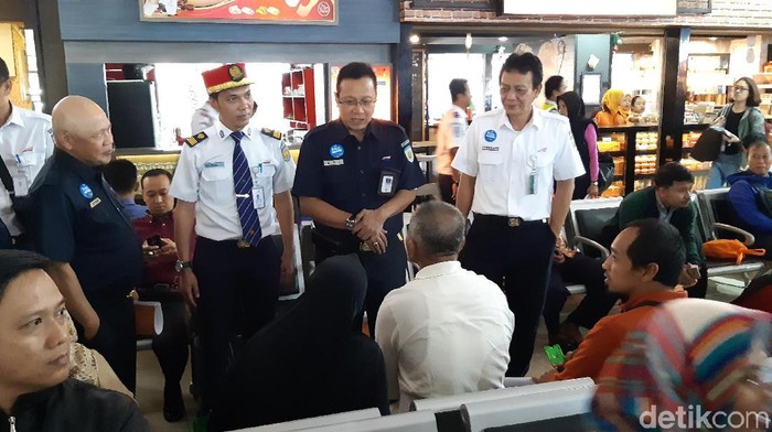 Sapa Penumpang, Dirut PT KAI Diminta Tambah Gerbong