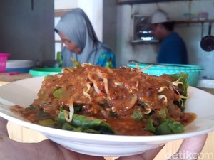 Selain Jenang, Ada Pecel Pakis yang Sedap di Kaki Bukit Muria