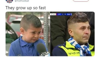 Salah satu fans Napoli yang tertangkap kamera sepertinya mirip dengan sosok anak kecil yang sering jadi meme ini. Foto: Istimewa