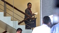 Selain Purwono Edi, KPK juga memanggil seorang Anggota DPRD Jepara bernama Agus Sutisna untuk dimintai keterangan terkait kasus dugaan suap tersebut.