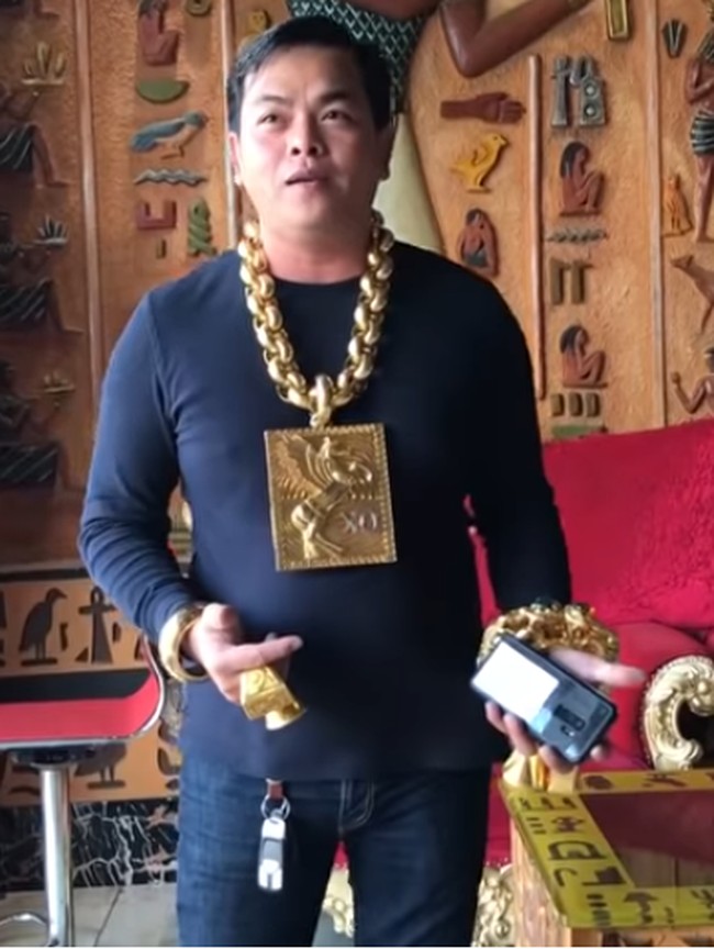 Tran Ngoc Phuc tidak lahir dari keluarga kaya. Saat kecil, ia hidup dalam kemiskinan, sampai akhirnya dia memutuskan untuk mencoba perdagangan minyak pada usia 20 tahun. Foto: Screenshot YouTube