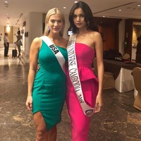 Rern Sinat yang merupakan mantan DJ itu disebut-sebut kena nyinyir dua finalis Miss Universe 2018 lainnya yaitu Miss Australia Francesca Hung dan Miss USA Sarah Rose Summers. Kedua wanita cantik itu disebut mengasihani Rern yang tidak bisa berbahasa Inggris dalam sebuah rekaman video yang viral. Foto: Instagram @rern_sinat