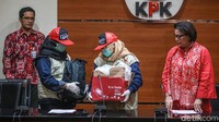 Selain Irvan, ada tiga orang lain yang ditetapkan sebagai tersangka yaitu Cecep Sobandi selaku Kepala Dinas Pendidikan Kabupaten Cianjur, Rosidin selaku Kepala Bidang SMP di Dinas Pendidikan Kabupaten Cianjur, Tubagus Cepy Sethiady selaku kakak ipar Irvan. Keempat tersangka itu disangkakan melanggar Pasal 12 huruf f atau Pasal 12 huruf f atau Pasal 12 B Undang-Undang Pemberantasan Tindak Pidana Korupsi juncto Pasal 55 ayat 1 ke-1 KUHP juncto Pasal 64 ayat 1 KUHP.