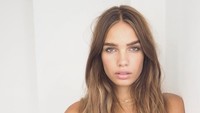 Mari kenalan dengan Hana Cross, model cantik yang disebut-sebut sebagai kekasih anyar Brooklyn Beckham, putra sulung legenda sepakbola Inggris David Beckham. Mereka berdua mulai berkencan bulan Desember 2018 lalu. (Instagram/@hancross)