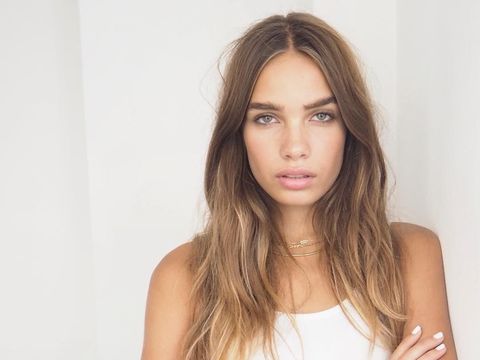 Hana Cross, Model Cantik Pacar Baru Brooklyn Beckham
