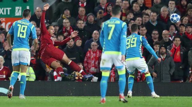 Virgil van Dijk punya peran besar di balik keberhasilan Liverpool mengalahkan Napoli.