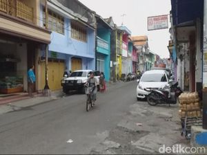 Kata Warga Soal Warna-warni Jalan Panggung di Kota Tua Surabaya