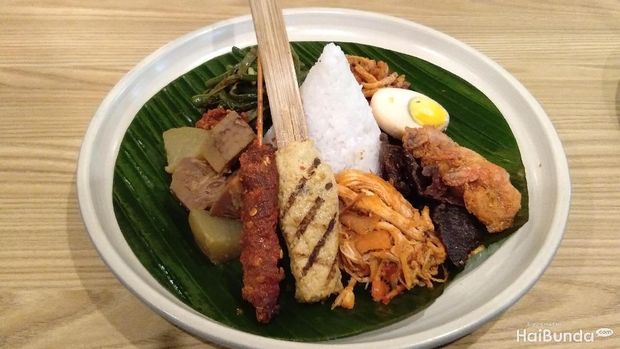 Yuk Makan Bareng Keluarga Sambil Menikmati Nuansa Bali Yuk Makan Bareng Keluarga Sambil Menikmati Nuansa Bali