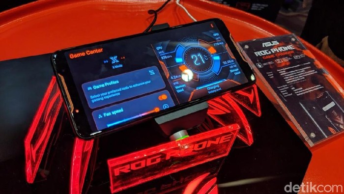 Asus ROG Phone. Foto: Adi Fida Rahman/detikINET Asus ROG Phone. Foto: Adi Fida Rahman/detikINET