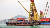 Hong Kong tak hanya menjadi kota belanja bagi wisatawan yang mendatanginya. Kini, ada tur di mana traveler bisa melihat alur pertama barang-barang sampai ke sana (Brad Lendon/CNN Travel)